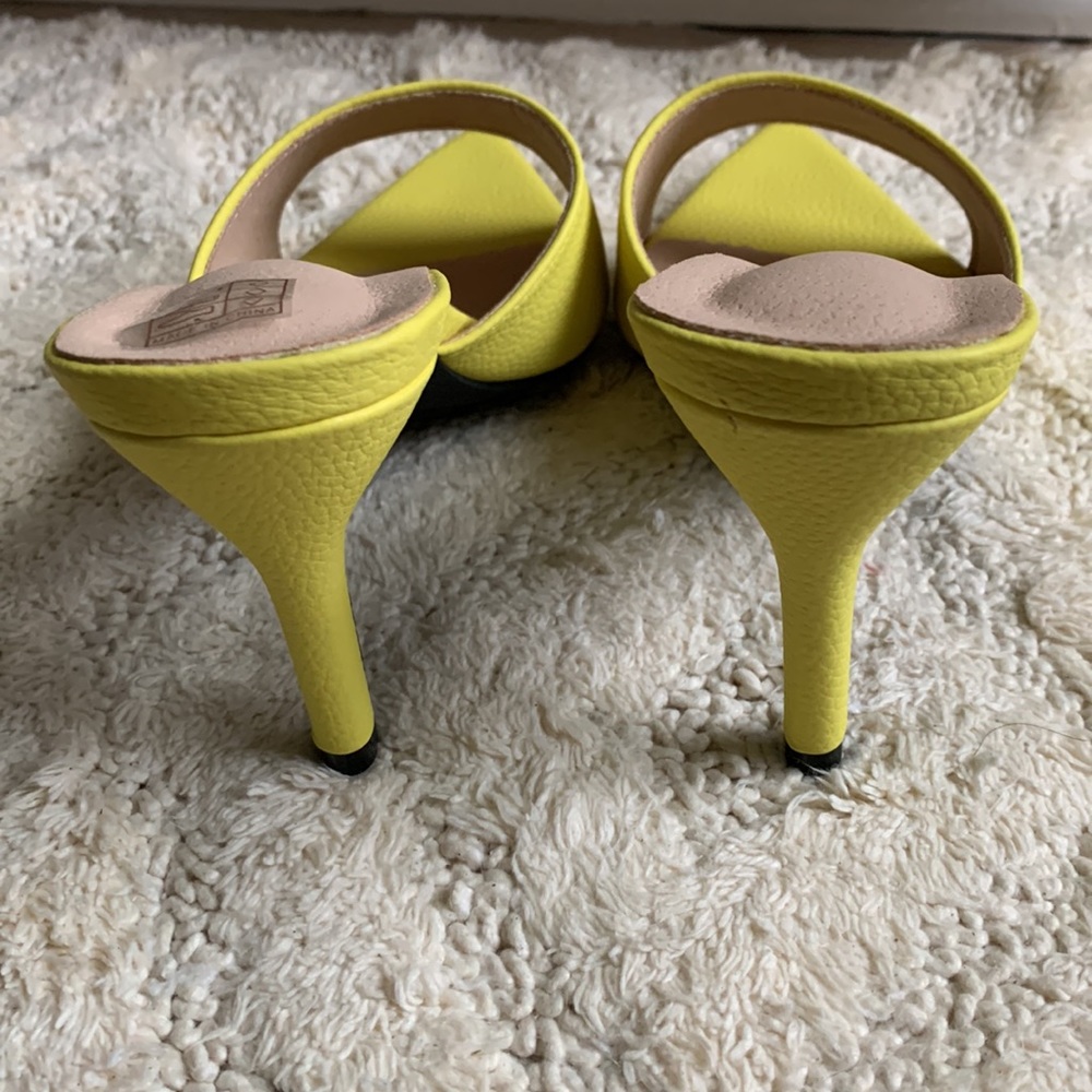 Beautiful sandals - Picture 3 of 7